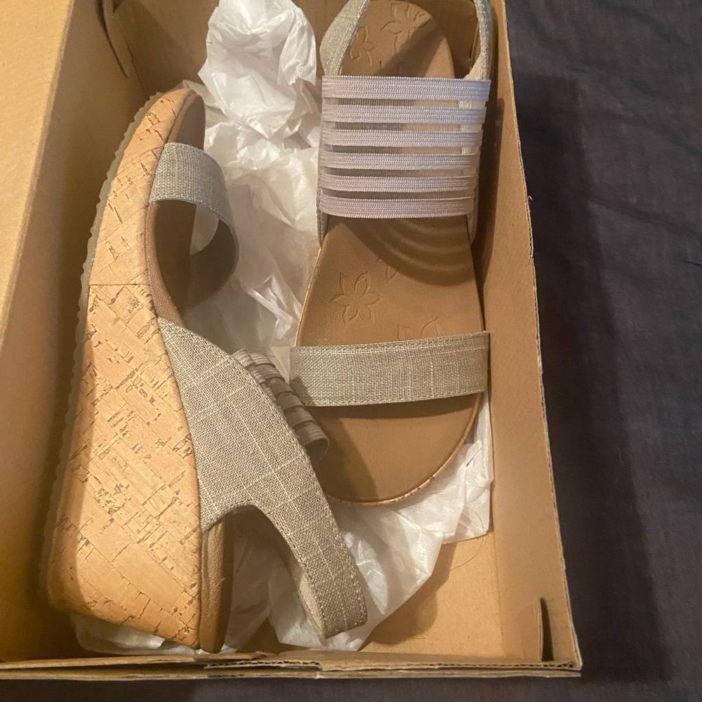Skechers Women's Tan and Gold Stretch-Strap Wedge Sandals - Picture 8 of 8